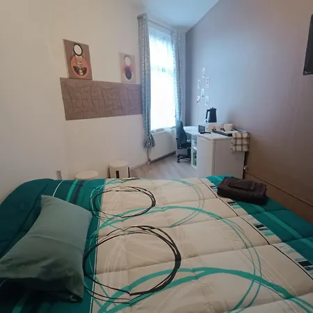 Chez Oppo